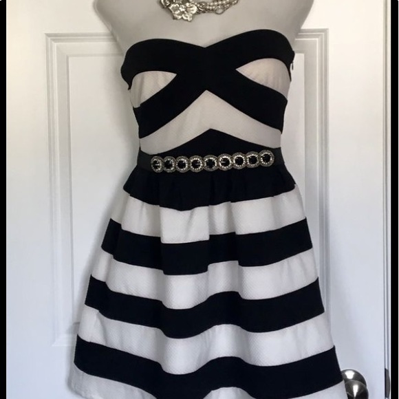CALS SUPER CUTE BLACK & WHITE DRESS 👗 - Picture 1 of 5
